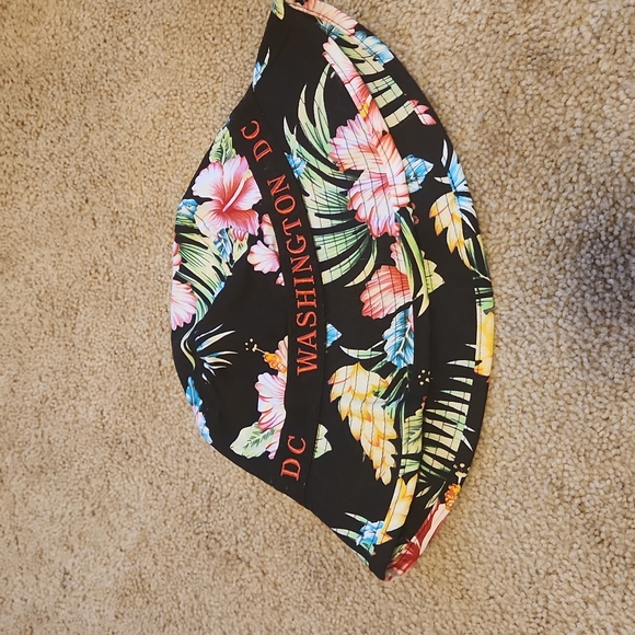 Hats from daughter's field trip, barely worn - Picture 2 of 3